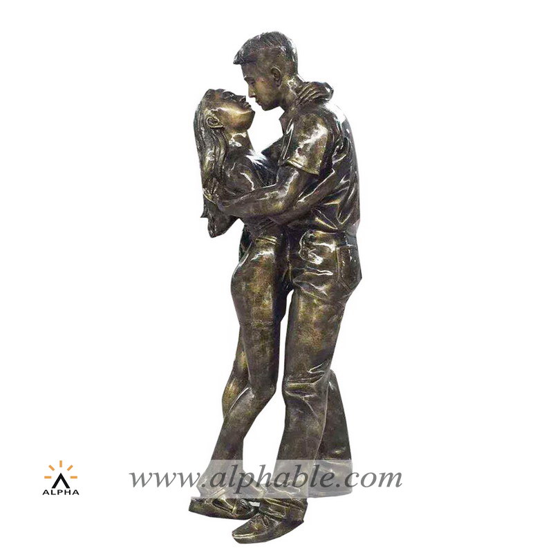 Fiberglass couple sculpture, Fiberglass couple sculpture